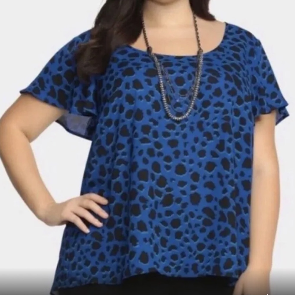 Torrid blue/black cheetah print blouse with flutter sleeves
